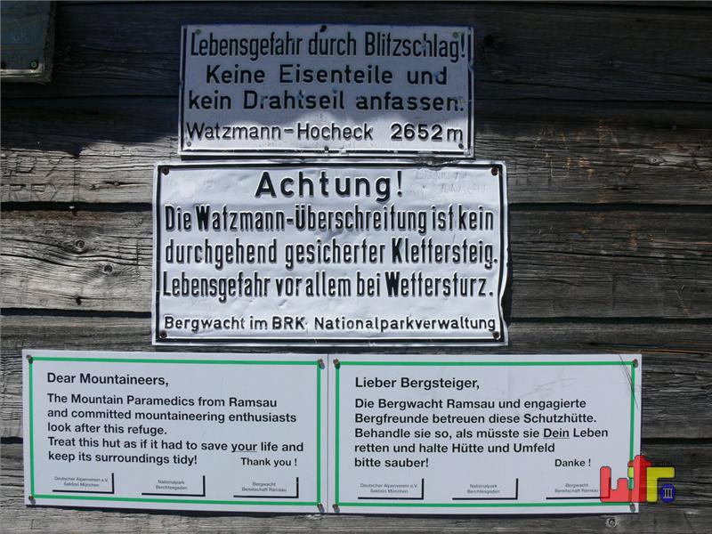 Schilder mit Warnhinweise